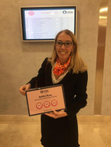 Tre bollini rosa dell'ONDA a Laura Giambanco. 